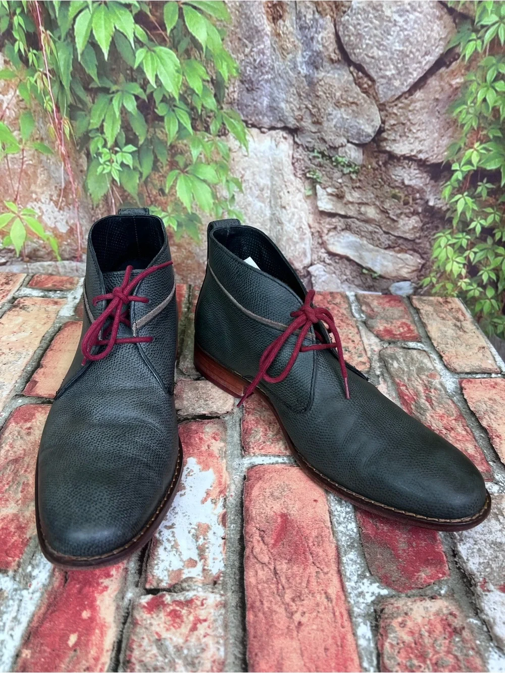COLE HAAN Men's Gray Pebbled Lace-Up Chukka Boots with Nike Air, 8.5